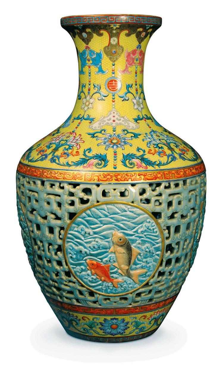 VASE. Det eftertragtede stykke porcelæn. Se vasen i større udgave nederst. 