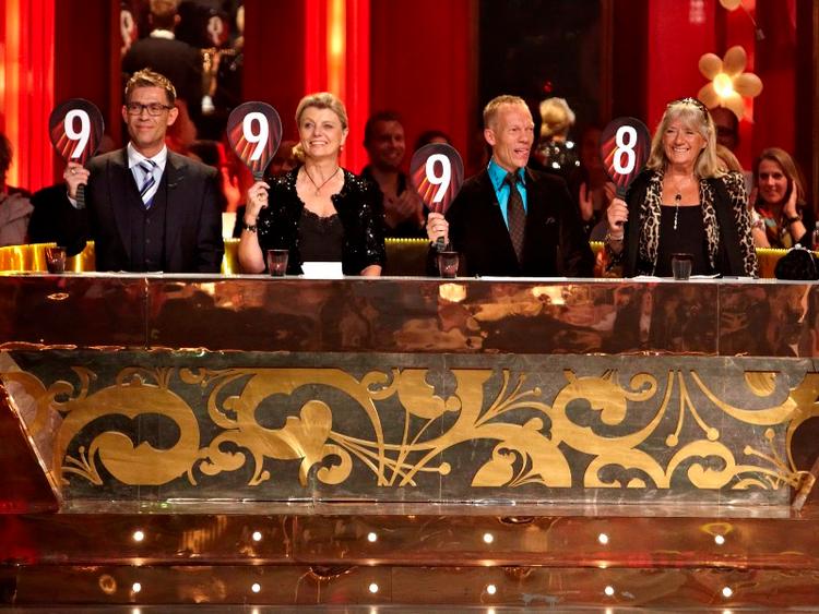 Eksperterne. Allan Tornsberg, Anne Laxholm, Jens Werner og Britt Bendixen sidder atter klar med deres pointskilte, når vinderen i 'Vild med dans' skal findes. 