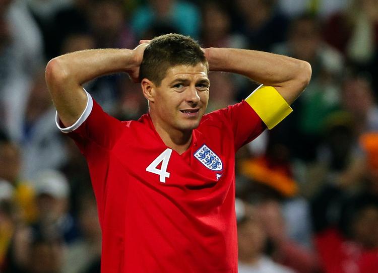 Pause. Steven Gerrard kom til at gå glip af de næste 4-5 kampe for Liverpool. 