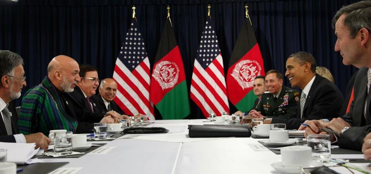 Topmøde. To af hovedpersonerne i Afghanistan-krigen, landets præsident Hamid Karzai og hans amerikanske kollega Barack Obama, mødtes under Nato-topmødet i Lissabon. 