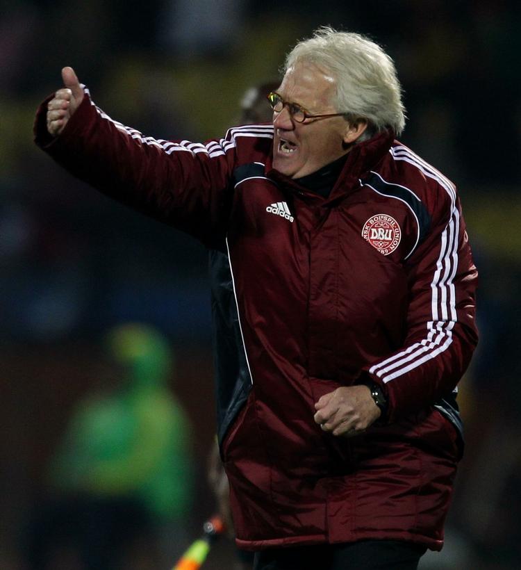 afgående. Mortel Olsen har kontrakt med DBU til sommeren 2012. 