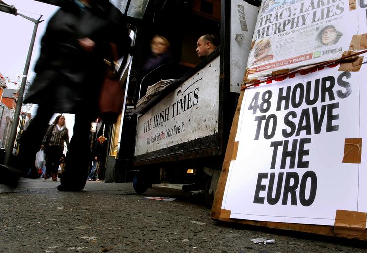 Tidligere på ugen forlød det på forsiden af Herald, at der var 48 timer tilbage til at redde euroen. EU's chef Herman Van Rompuy har advaret om, at hele eurozonen kæmper for sin overlevelse. 