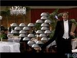 Monty Python var på flere spil i 1990 erne, som her, hvor man skal balancere med retter som John Cleese, så den overforspiste mand  sprænger i luften. Nu kommer et Facebook-spil. 