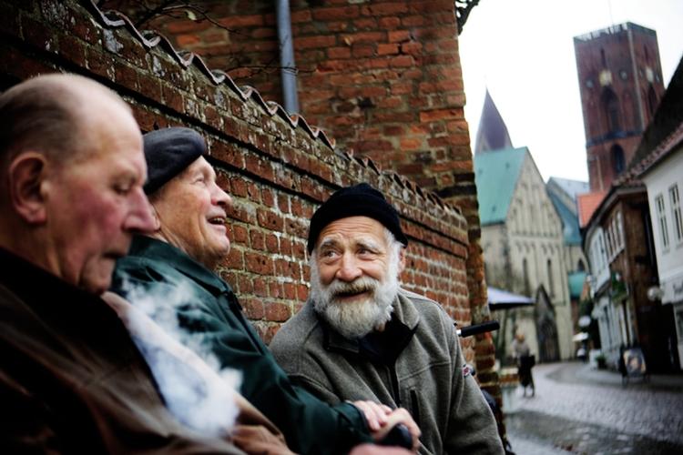 ældreboom. Landets fattigste kommuner er vant til at have en mere stram styring af økonomien end velhavende kommuner. Det kommer de fattige kommuner til gavn nu, hvor de sociale udgifter stiger, og indtægterne falder. 