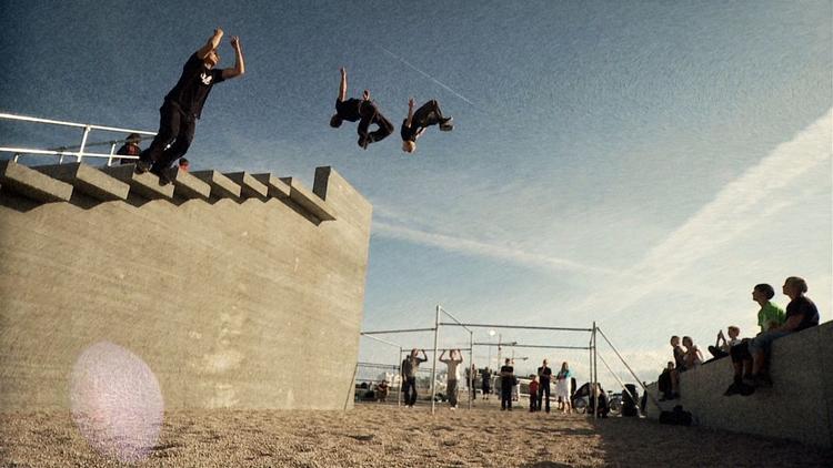 Den danske film 'My Playground' bliver vist på Adventure Filmfestivalen. Den handler om sportsgrenen eller bevægelseskunsten Parkour, hvor det gælder om at bevæge sig mest effektivt og elegant i byrummet. Så møder du en mur, hopper du over den i stedet for at gå uden om den. 