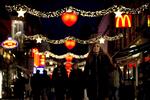 Juleudsmykningen er blevet sat op på Strøget. 