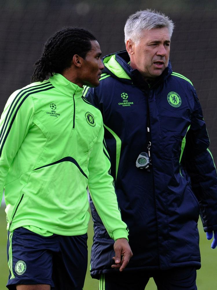 krise. Træner Carlo Ancelotti og Chelsea  har tabt tre af de seneste fire kampe. 