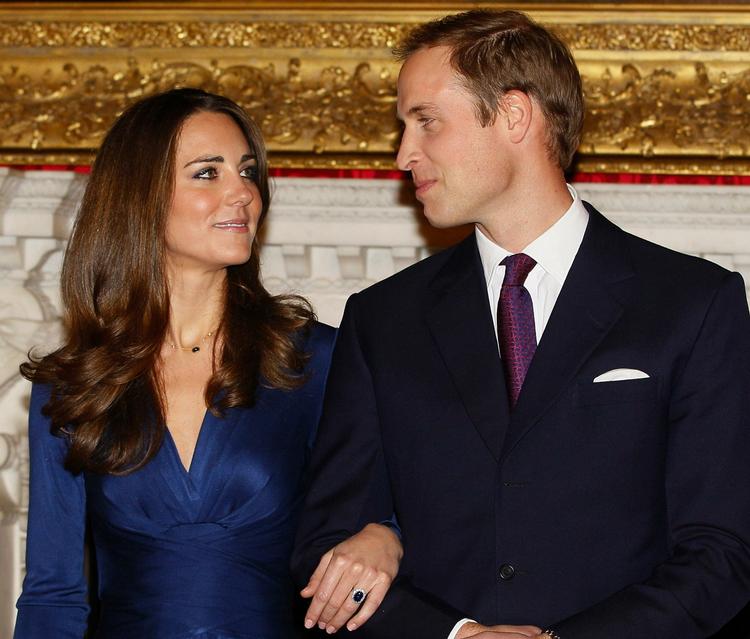 Ægteskab. Efter et syv-otte år langt forhold har prins William været på knæ og har stillet det store spørgsmål til Kate Middleton. 