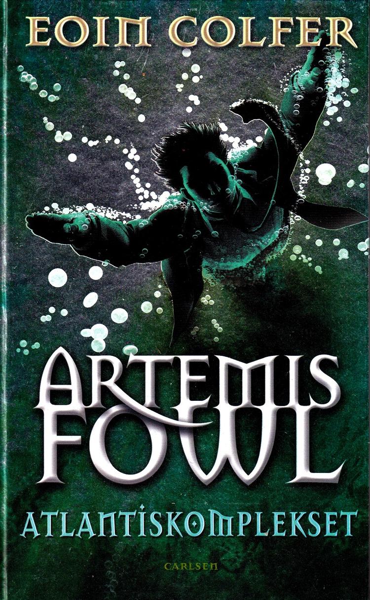 Skurk. I den nye bog er Artemis Fowl ramt af 'Atlantiskomplekset', som medfører paranoia og det, der er værre. 
