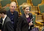 Flop.  Tabuerne må på bordet, hvis oppositionen vil være dem, der sikrer velfærden på langt sigt. Risikoen for at floppe er stor. 