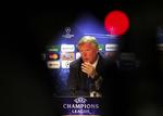 afventer. Manchester Uniteds manager Sir Alex Ferguson blev spurgt til det mulige køb af danske Anders Lindegaard på dagens pressemøde. 