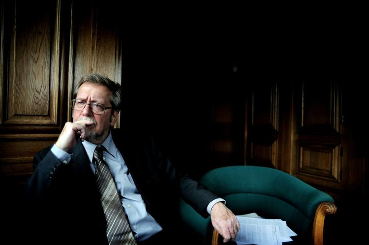 Syltekrukke. Kulturminister Per Stig Møller (K) bremser udviklingen af nye medier i Danmark, mener danske internetmedier og oppositionen. 
