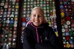 Klasserytter: Emilie Martinsen foran væggen, der vidner om hendes færdigheden inden for ridesport. 