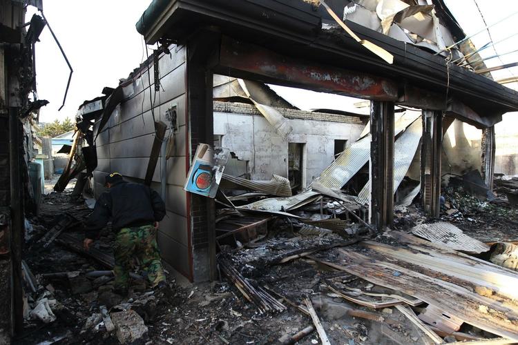 Nordkorea anklager nabolandet for at have fremprovokeret den militære konfrontation ved at have holdt en øvelse i går morges. Landet truer med 'ubarmhjertige gengældelsesangreb', hvis Sydkorea krænker dets territorium med bare '0,001 millimeter'. 