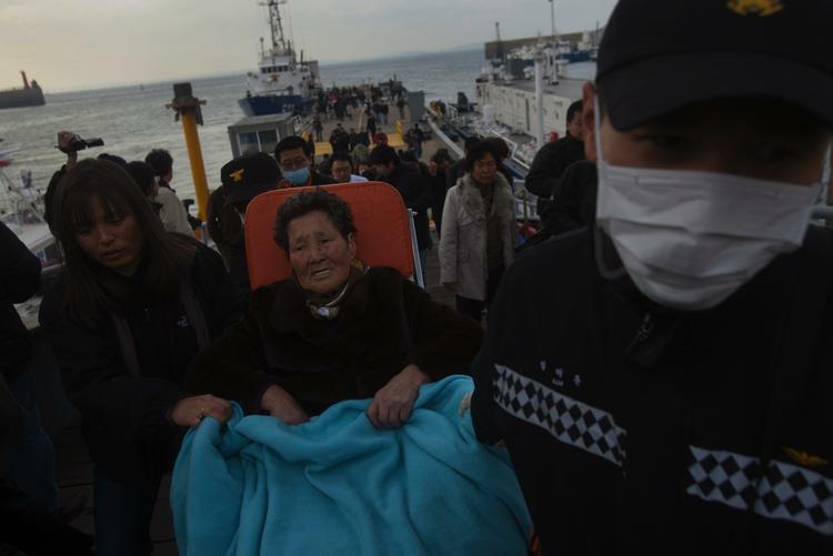 Flugt. Beboerne på den sydkoreanske ø Yeonpyeong blev evakueret efter det nordkoreanske angreb. 