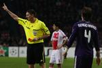 UDE. To Réal Madrids spilleres spekulation i fodboldreglerne bør udløse streng straf, mener ekspert Niels Christian Holmstrøm. 