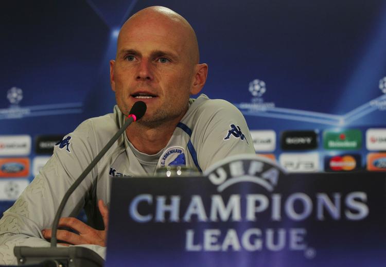 spåmand. Ståle Solbakken vil gerne spå om resultatet af kampen mellem FCK og Rubin Kazan. Men kun i en lukket kuvert, som medierne må se efter kampen. 