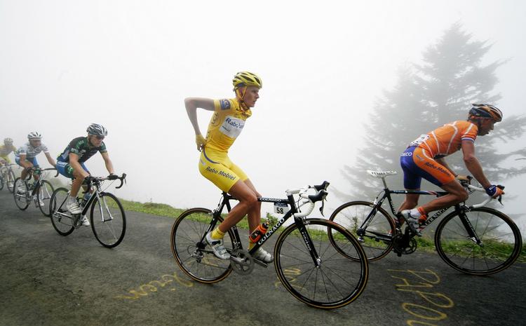 Her er Michael Rasmussen i gult på 15. etape af Tour de France 2007. 