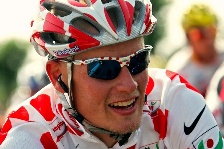 Den tidligere vinder af bjergkonkurrencen i Tour de France har også snakket med andre hold om en mulig kontrakt. 