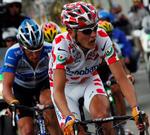 »Jeg ved fra Bjarne, at der ikke ligger sportslige grunde bag beslutningen. Men ellers ved jeg ikke noget. Det skal du spørge Bjarne om«, siger Michael Rasmussen. Her er han på 10. etape af Tour de France i 2005. 