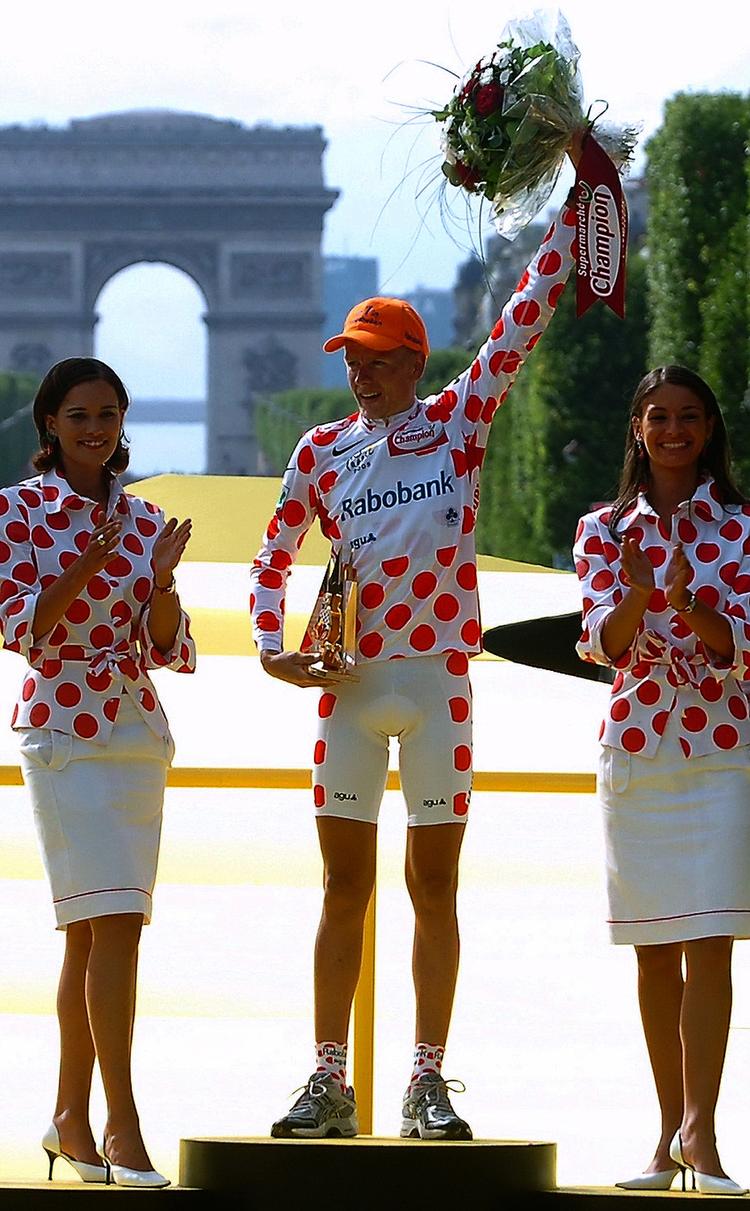 Cykelrytteren Michael Rasmussen er dybt skuffet over, at Bjarne Riis har valgt at se bort fra ham efter lange kontraktforhandlinger. Her efter Tour de France i 2005. 