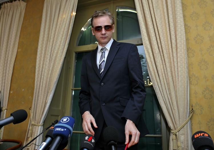EFTERLYST. Wikileaks' Julian Assange kræves udleveret til Sverige. Arkivfoto fra pressemøde i Schweiz. 