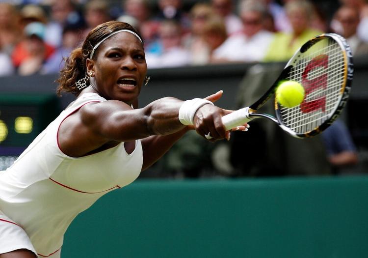 Skadet. Serena Williams blev skadet i sin fod efter Wimbledon i juli. Nu må hun igen melde afbud til en stor turnering. 