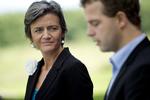 Nej. Både til det ene og det andet. Det er fundementalt forkert at tænke i bureaukratiske nyttevurderinger i forhold til folks ægteskaber, mener de radikale. Her er det Margrethe Vestager og Morten Østergaard ved De Radikales sommergruppemøde i Fredensborg. 