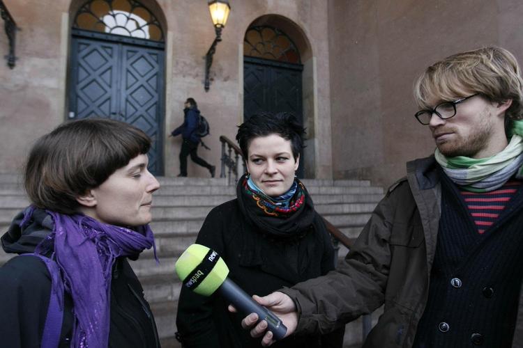 Urimeligt. De to dømte, Tannie Nyboe (tv) og Stine Gry Jonassen følte sig uretfærdigt dømt af byretten. De overvejer en anke. 