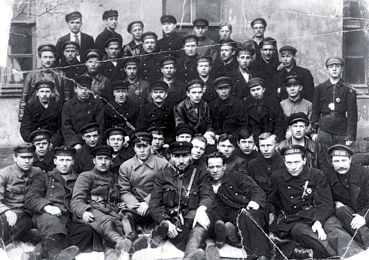 MATROSOPRØR. Deltagere i nedkæmpelse af matrosoprøret i  Kronstadt, som Den Røde Hær stormede  i marts 1921. Matroserne havde krævet virkeliggørelse af det socialistiske  demokrati. 