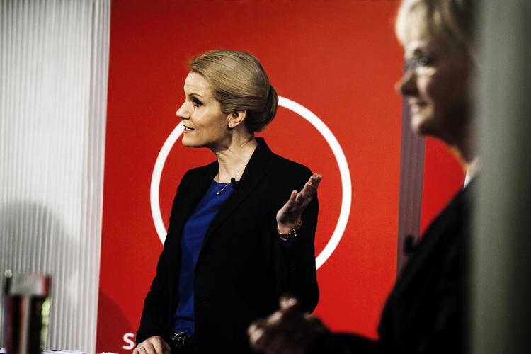 Debat. »Jeg er utrolig glad for, at Pia Kjærsgaard har sagt, at vejret og de nye kartofler er det mest danske, for det, tror jeg ikke, udlændinge kan komme til at true«, sagde Helle Thorning-Schmidt til Pia Kjærsgaard. 