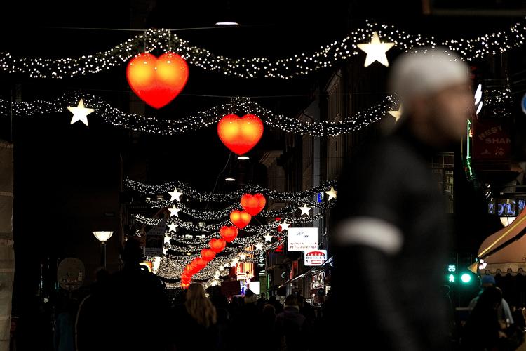 Kunder på Strøget plages af hververe, mener butiksejere og kunder. 