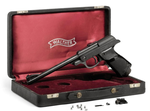 Snyd. Faktisk er Agent 007's våben bare en luftpistol. Og nu formentlig en af verdens dyreste af slagsen. 