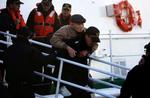 FLUGTVEJ. Færgerne ind til det sydkoreanske fastland er eneste vej væk for Yeonpyeongs beboere. Nu er øen næsten tom. 