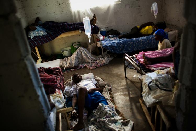 Nødhjælp. Koleraudbruddet i Haiti er ved at komme ud af kontrol. FN efterlyser mere nødhjælp. 