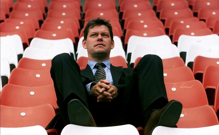 afgående. Frank Arnesen stopper til sommer i Chelsea, som er inde i en lille krise. Assistenttræneren Ray Wilkins forlod klubben for 14 dage siden og efterfølgende har cheftræner Carlo Ancelotti luftet sin utilfredshed med tingenes tilstand i mesterklubben. 