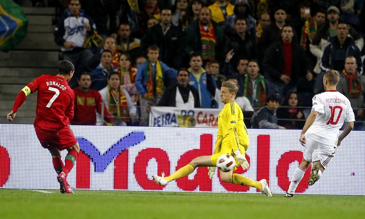 rød. Anders Lindegaard begynder træningen hos 'de røde djævle' 14. december. 