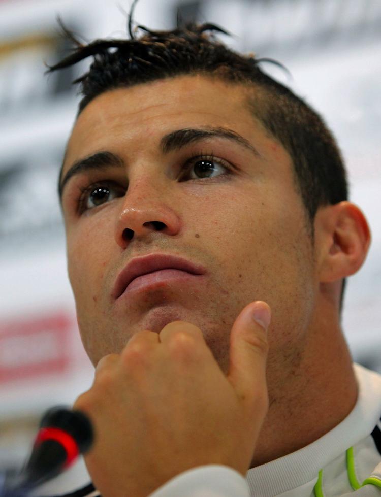 ubekymret? Ronaldo mødte pressen inden dagens træning i Madrid. 