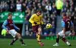 elegant. Den teknisk fremragende Andrej Arsjavin (t.v.) bragte Arsenal i front på Villa Park. 