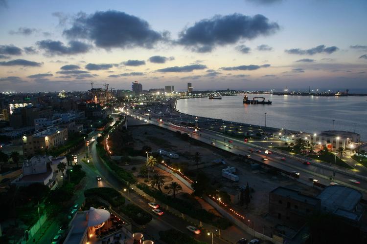 Tripoli. Mens europæerne sidder fast i en gammeldags form for bistandspolitik, er afrikanerne langt mere optagede af at få gang i handlen mellem de to kontinenter, når de i de kommende dage mødes på topniveau her i Tripoli. (Arkiv) 