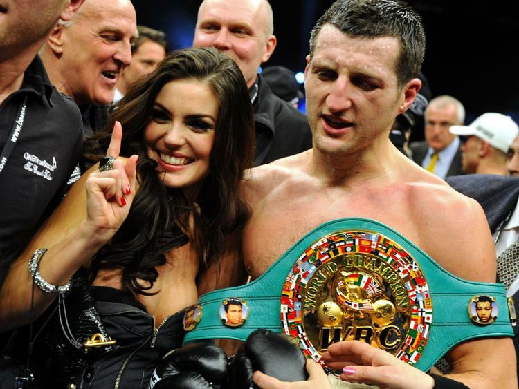 kobraen. Carl 'The Cobra' Froch kunne ikke overvinde Mikkel Kessler, men slog Arthur Abraham overbevisende. Efter kampen blev han lykønsket i ringen af konen Rachael Coardingly. 