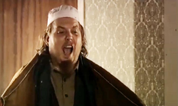 Censur. Skuespilleren Nicolas Bro er blandt de medvirkende i Omar Marzouks satireserie 'Cellen'. Marzouk føler sig udsat for censur af tv-stationen SBS, der for anden  gang har valgt at udskyde visningen af serien. 