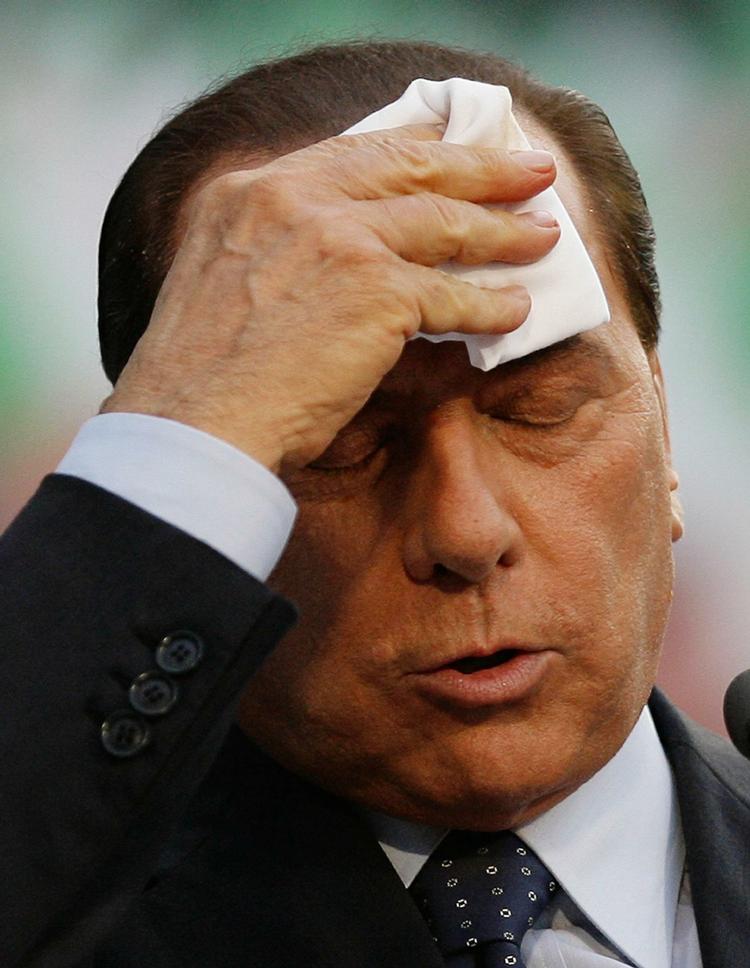 Italiens premierminister Silvio Berlusconi holder »Vilde fester«. 