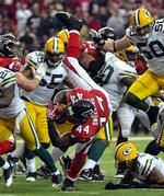 action. Falcons' nummer 44 (Jason Snelling) bliver her nedlagt af Packers-folkene, som måtte se sig  slået i slutsekunderne. 