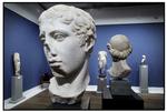 Guld. Fundet af guldrester på flere statuer vil vække opsigt, mener Glyptotekets forskningsinspektør. Her er vi til en særudstilling i 2004, hvor museets mest betydelige værker var samlet i Henning Larsens bygning. 