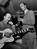 Legender. Brødrene Campbell - Jimmy t.v. og Jonny med saxofonen. Her er de fotograferet i 1952. 