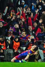 Jubel hos David Villa og hos tilskuerne efter endnu en Barcelona scoring. 
