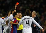 Rødt kort til Real Madrid Sergio Ramos fra kampens dommer Iturralde Gonzalez. 