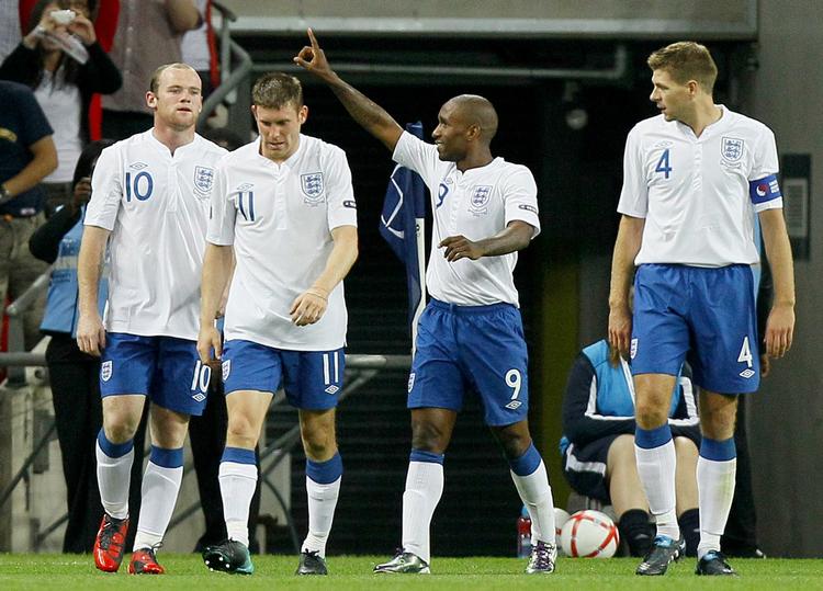 England. Wayne Rooney (t.v.) og Steven Gerrard (t.h.) er de to helt store navne på det engelske landshold. 