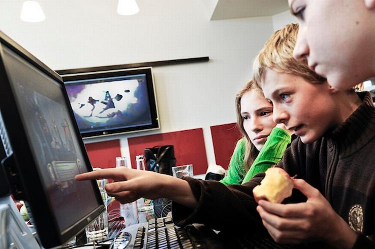 Nu kan børn over hele landet dyste i viden om varedeklarationer i nye online-spil fra Dansk Varefaktra Nævn.Foto: Jesper Ludvigsen 